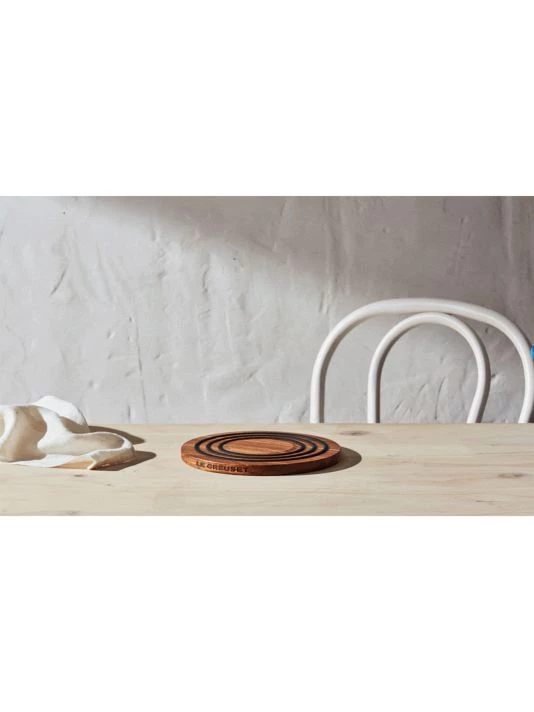 Le Creuset Magnetic Wooden Trivet 6 Le Creuset Magnetic Wooden Trivet - Image 6