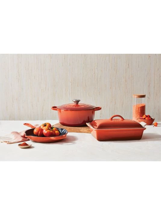 Le Creuset Signature Iron Handle Skillet/9" Flame 2 Le Creuset Signature Iron Handle Skillet/9" Flame - Image 2