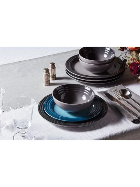 Le Creuset Soup Bowl Set Cerise 3 Le Creuset Soup Bowl Set Cerise - Image 3