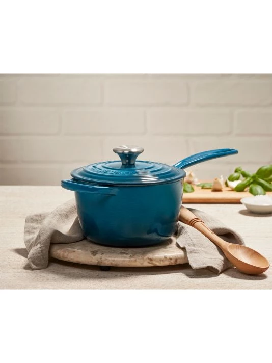 Le Creuset Signature Saucepan 5 Le Creuset Signature Saucepan - Image 5