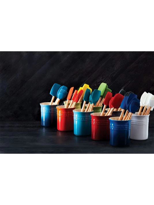 Le Creuset 5-Piece Utensil & Stoneware Crock Set Oyster 3 Le Creuset 5-Piece Utensil & Stoneware Crock Set Oyster - Image 3