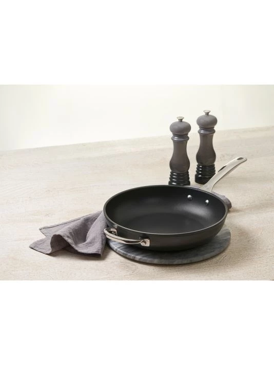 Le Creuset Toughened Nonstick PRO 11" Deep Fry Pan 3 Le Creuset Toughened Nonstick PRO 11" Deep Fry Pan - Image 3