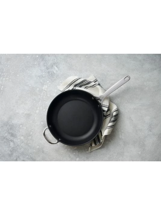 Le Creuset Toughened Nonstick PRO 11" Deep Fry Pan 4 Le Creuset Toughened Nonstick PRO 11" Deep Fry Pan - Image 4